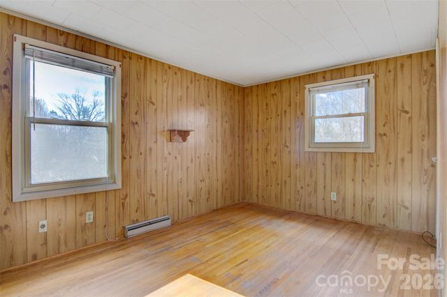 24 W Berkley Street, Granite Falls, NC 28630
