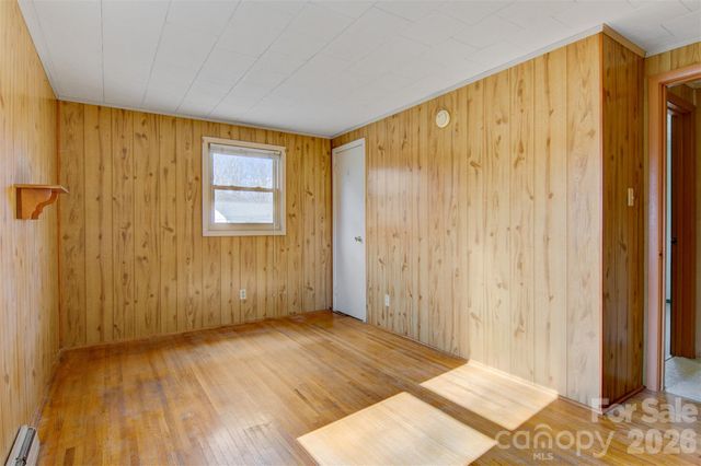 24 W Berkley Street, Granite Falls, NC 28630