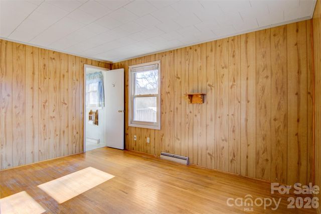 24 W Berkley Street, Granite Falls, NC 28630