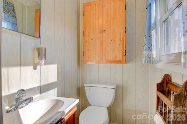 24 W Berkley Street, Granite Falls, NC 28630