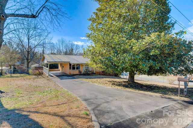 24 W Berkley Street, Granite Falls, NC 28630