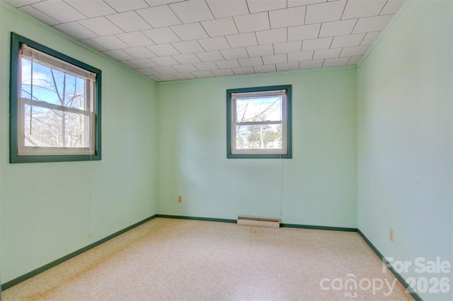24 W Berkley Street, Granite Falls, NC 28630