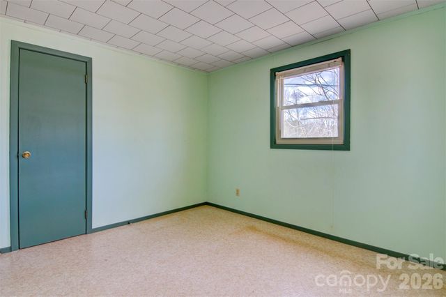24 W Berkley Street, Granite Falls, NC 28630