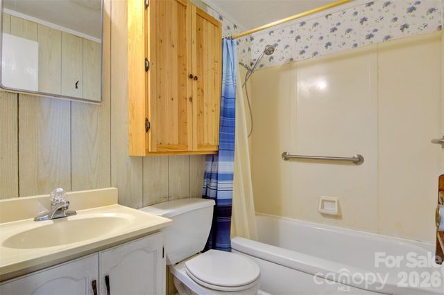 24 W Berkley Street, Granite Falls, NC 28630