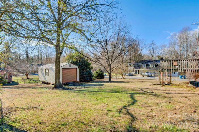 24 W Berkley Street, Granite Falls, NC 28630