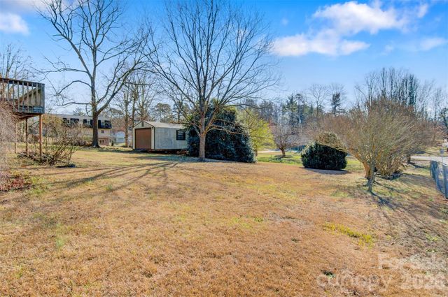 24 W Berkley Street, Granite Falls, NC 28630