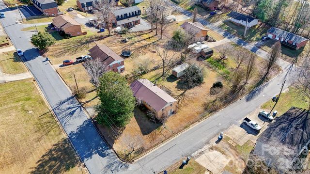 24 W Berkley Street, Granite Falls, NC 28630