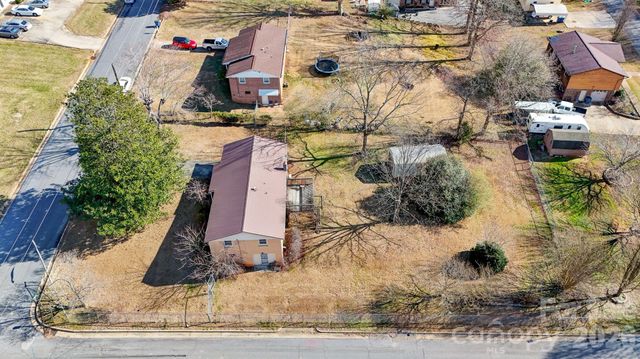 24 W Berkley Street, Granite Falls, NC 28630