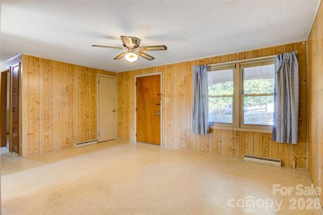 24 W Berkley Street, Granite Falls, NC 28630