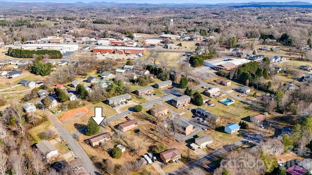 24 W Berkley Street, Granite Falls, NC 28630