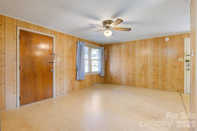 24 W Berkley Street, Granite Falls, NC 28630