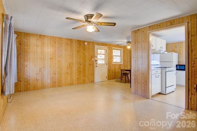 24 W Berkley Street, Granite Falls, NC 28630