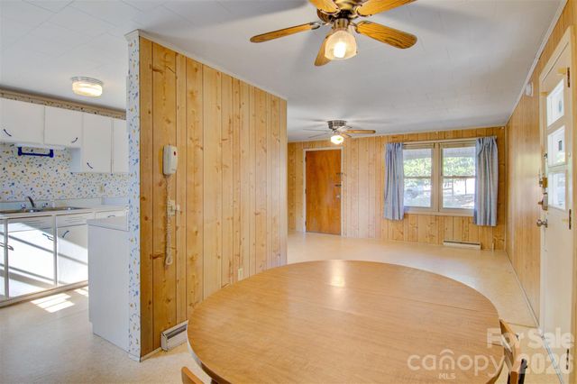 24 W Berkley Street, Granite Falls, NC 28630