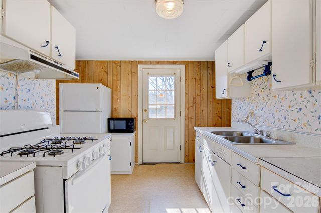 24 W Berkley Street, Granite Falls, NC 28630