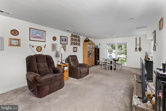 47 GREENBROOK DR, Columbus, NJ 08022