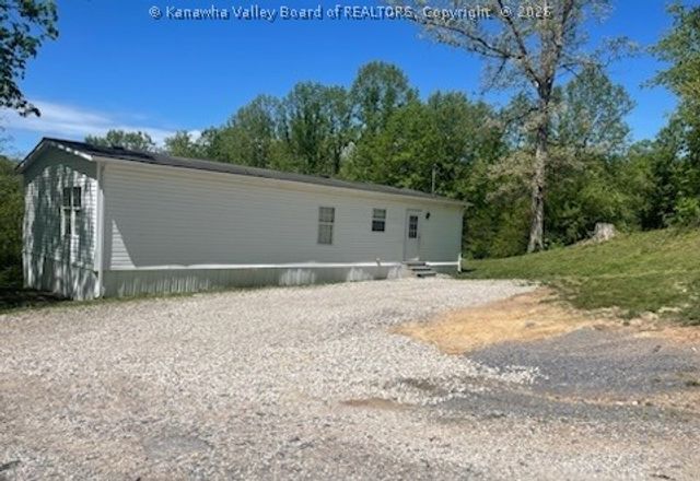 38 Frankmoore Road, Griffithsville, WV 25521