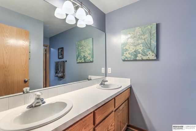 7856 S 155 Avenue, Omaha, NE 68138