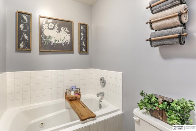 7856 S 155 Avenue, Omaha, NE 68138