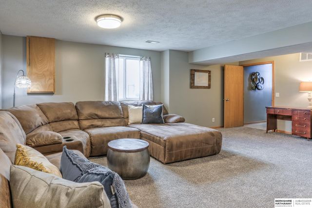 7856 S 155 Avenue, Omaha, NE 68138