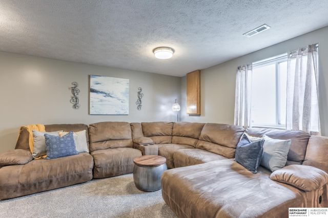 7856 S 155 Avenue, Omaha, NE 68138