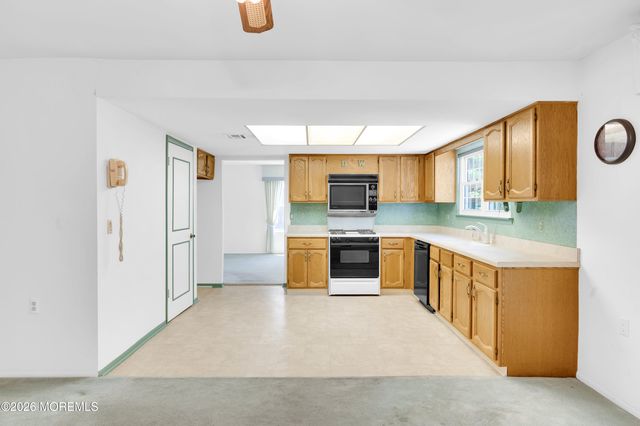 14 Sheffield Drive, Lacey, NJ 08734