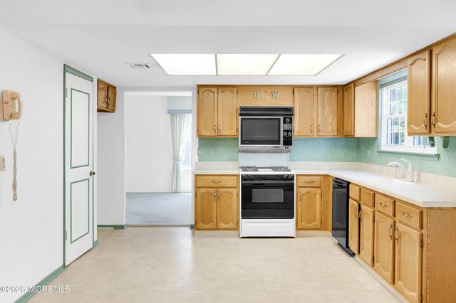 14 Sheffield Drive, Lacey, NJ 08734