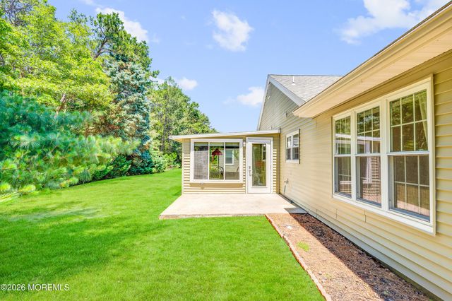 14 Sheffield Drive, Lacey, NJ 08734