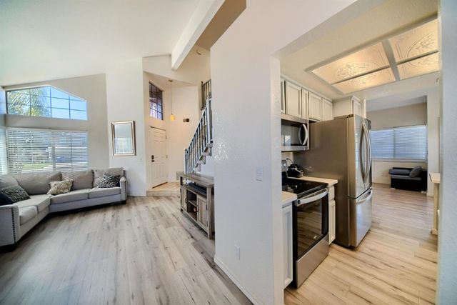 719 Summit Lakes Way, Galt, CA 95632