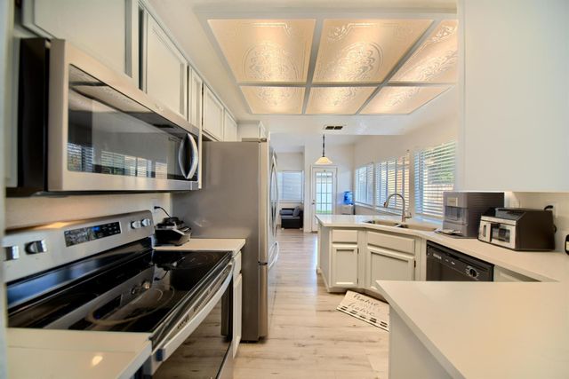 719 Summit Lakes Way, Galt, CA 95632