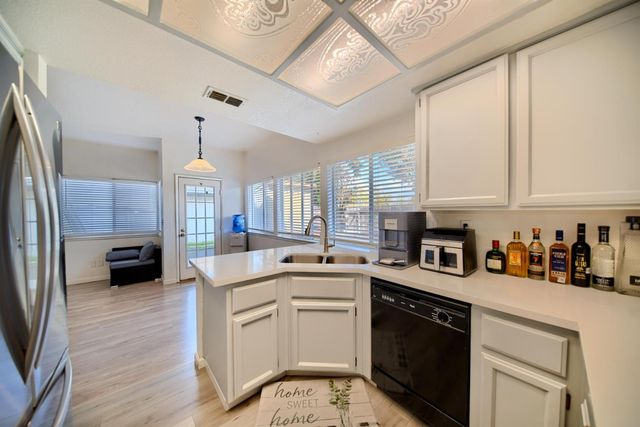 719 Summit Lakes Way, Galt, CA 95632