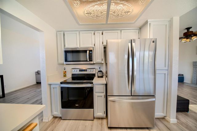 719 Summit Lakes Way, Galt, CA 95632