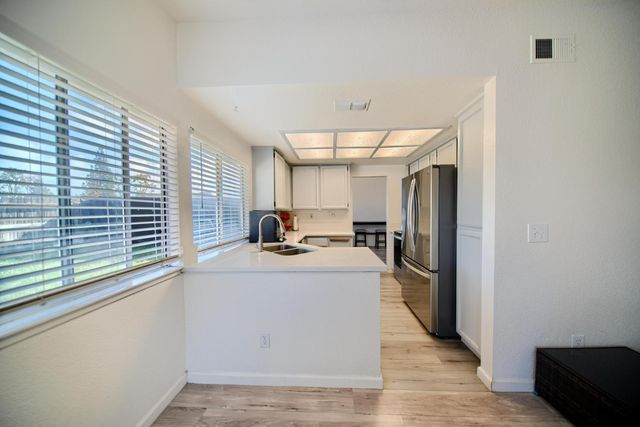 719 Summit Lakes Way, Galt, CA 95632