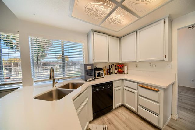 719 Summit Lakes Way, Galt, CA 95632