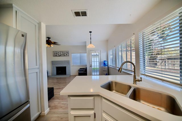 719 Summit Lakes Way, Galt, CA 95632