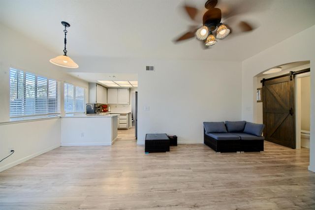 719 Summit Lakes Way, Galt, CA 95632