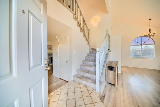 719 Summit Lakes Way, Galt, CA 95632