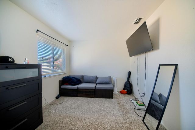 719 Summit Lakes Way, Galt, CA 95632