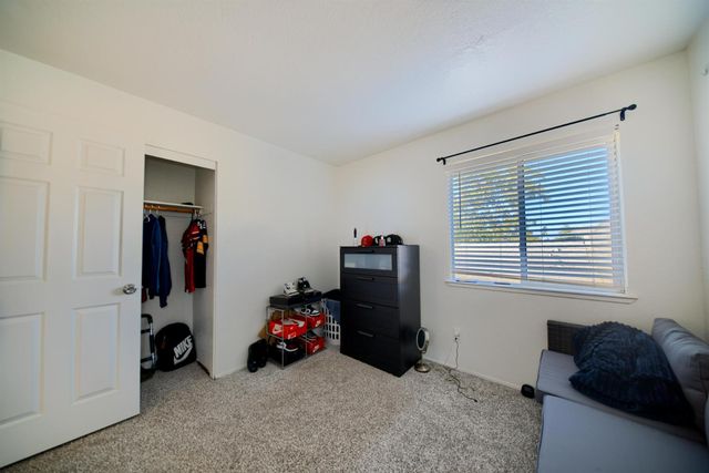 719 Summit Lakes Way, Galt, CA 95632