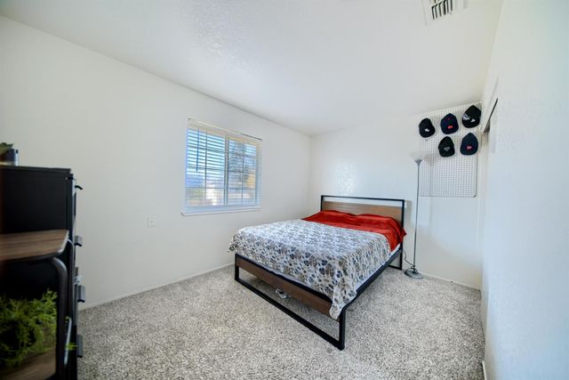 719 Summit Lakes Way, Galt, CA 95632