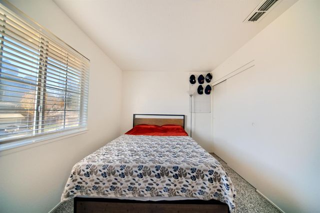 719 Summit Lakes Way, Galt, CA 95632