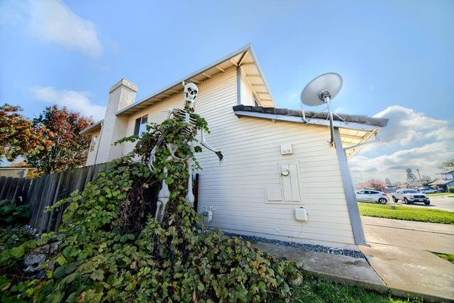 719 Summit Lakes Way, Galt, CA 95632