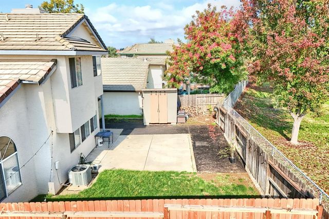 719 Summit Lakes Way, Galt, CA 95632