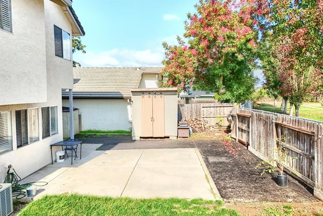 719 Summit Lakes Way, Galt, CA 95632