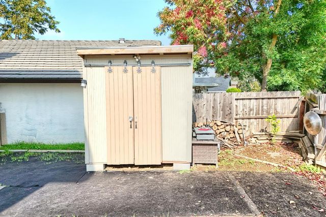 719 Summit Lakes Way, Galt, CA 95632