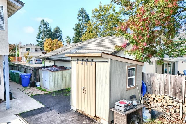 719 Summit Lakes Way, Galt, CA 95632