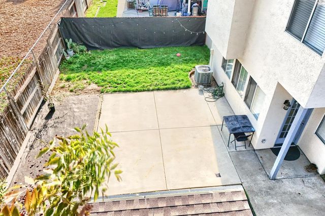 719 Summit Lakes Way, Galt, CA 95632