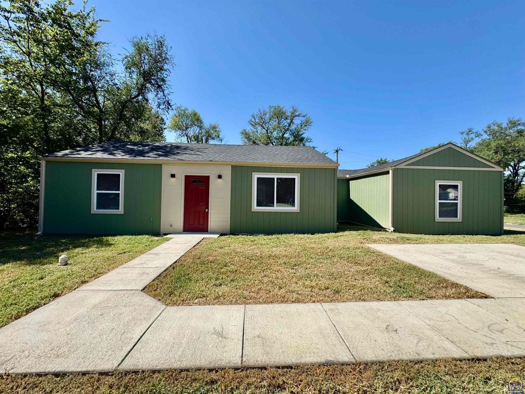 3359 SE Irvingham ST, Topeka, KS 66605