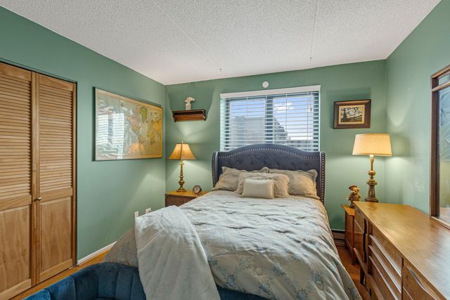 9731 N FOX GLEN Drive 4C, Niles, IL 60714