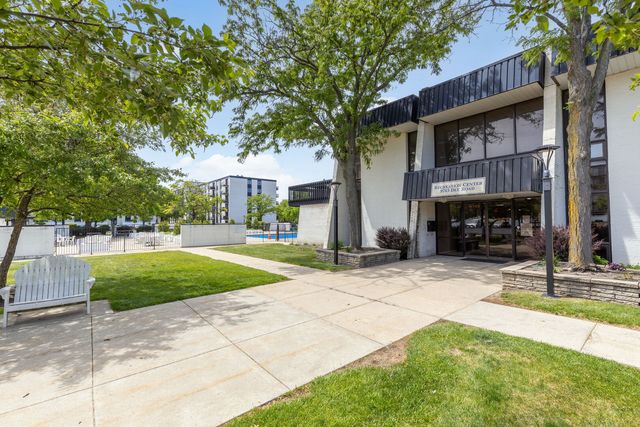 9731 N FOX GLEN Drive 4C, Niles, IL 60714