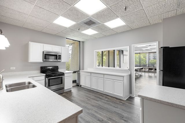 9731 N FOX GLEN Drive 4C, Niles, IL 60714